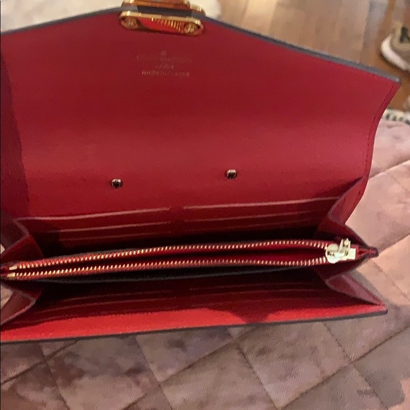 TAKING OFFERS! LOUIS VUITTON WALLET! - Picture 3 of 5